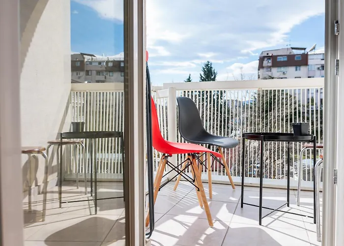 Blue High End Apts By Eluxory