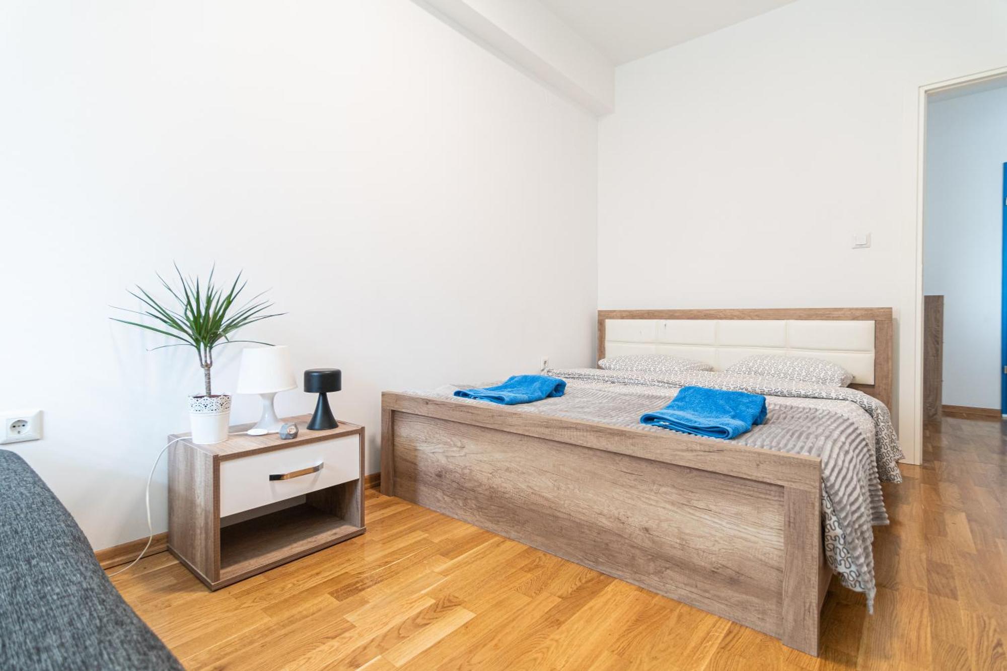 Blue High End Apts By Eluxory