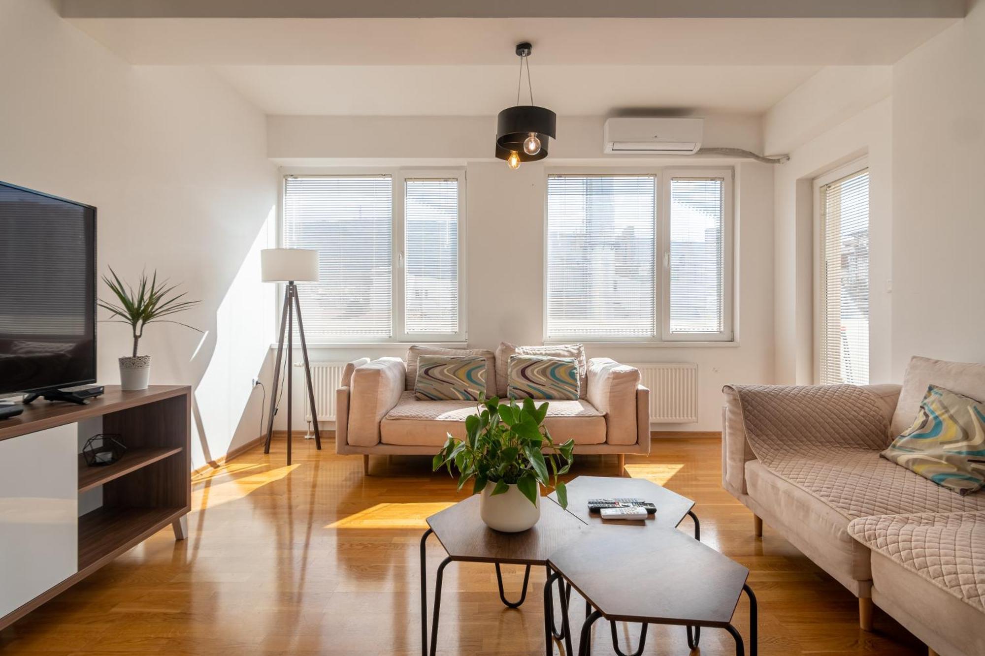 Blue High End Apts By Eluxory