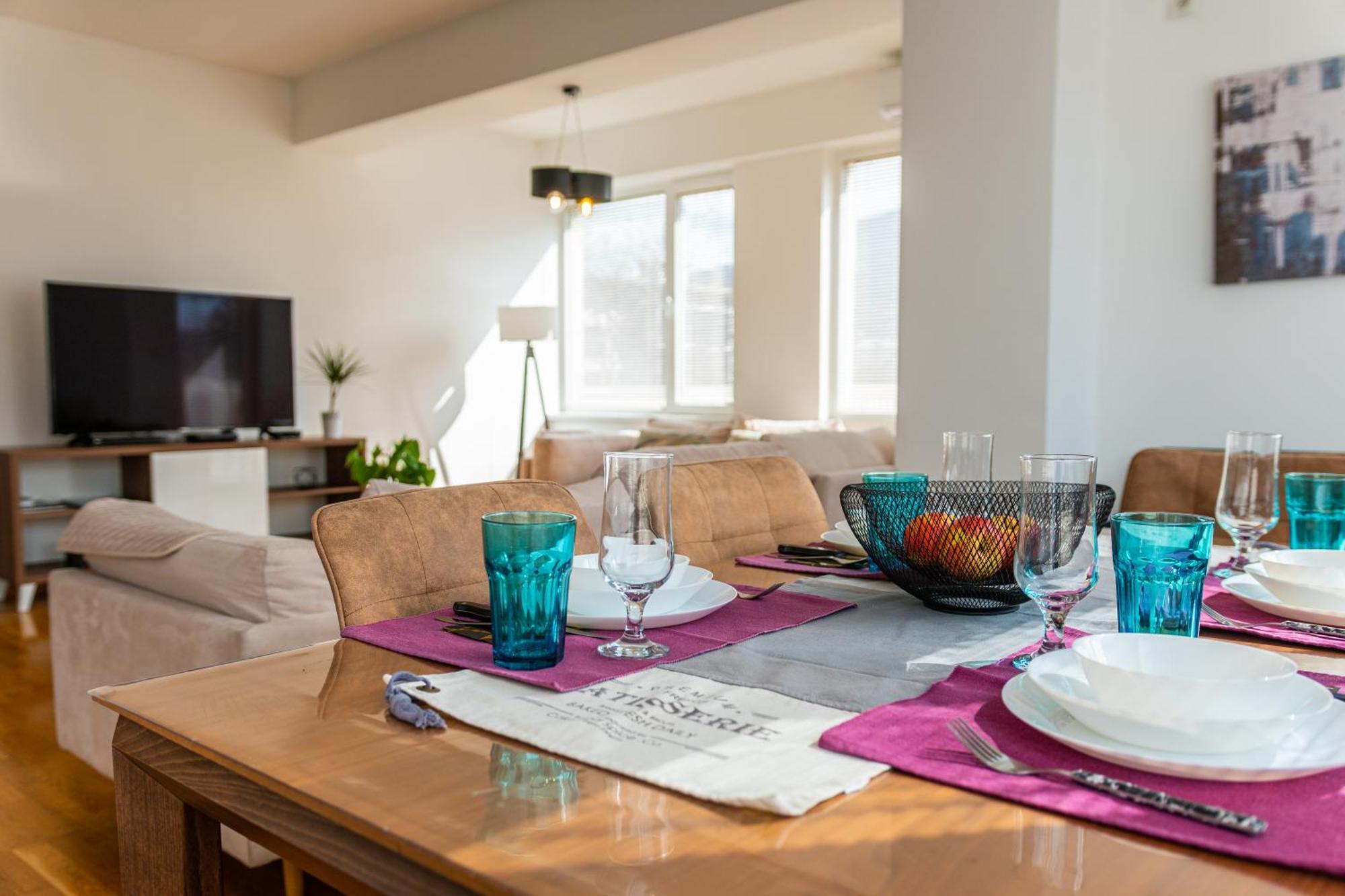 Blue High End Apts By Eluxory Apartment