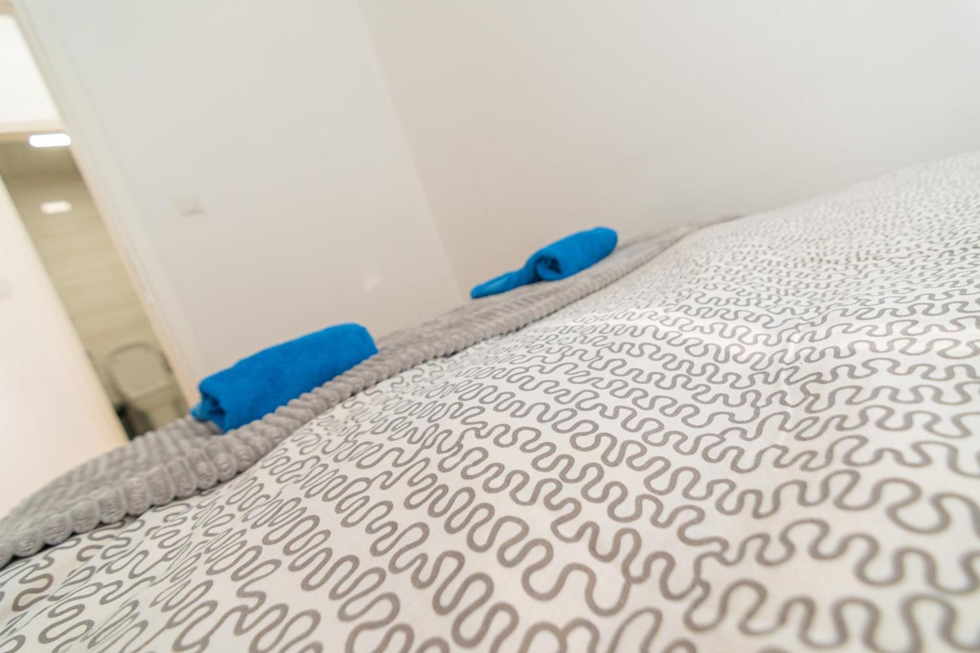 Blue High End Apts By Eluxory