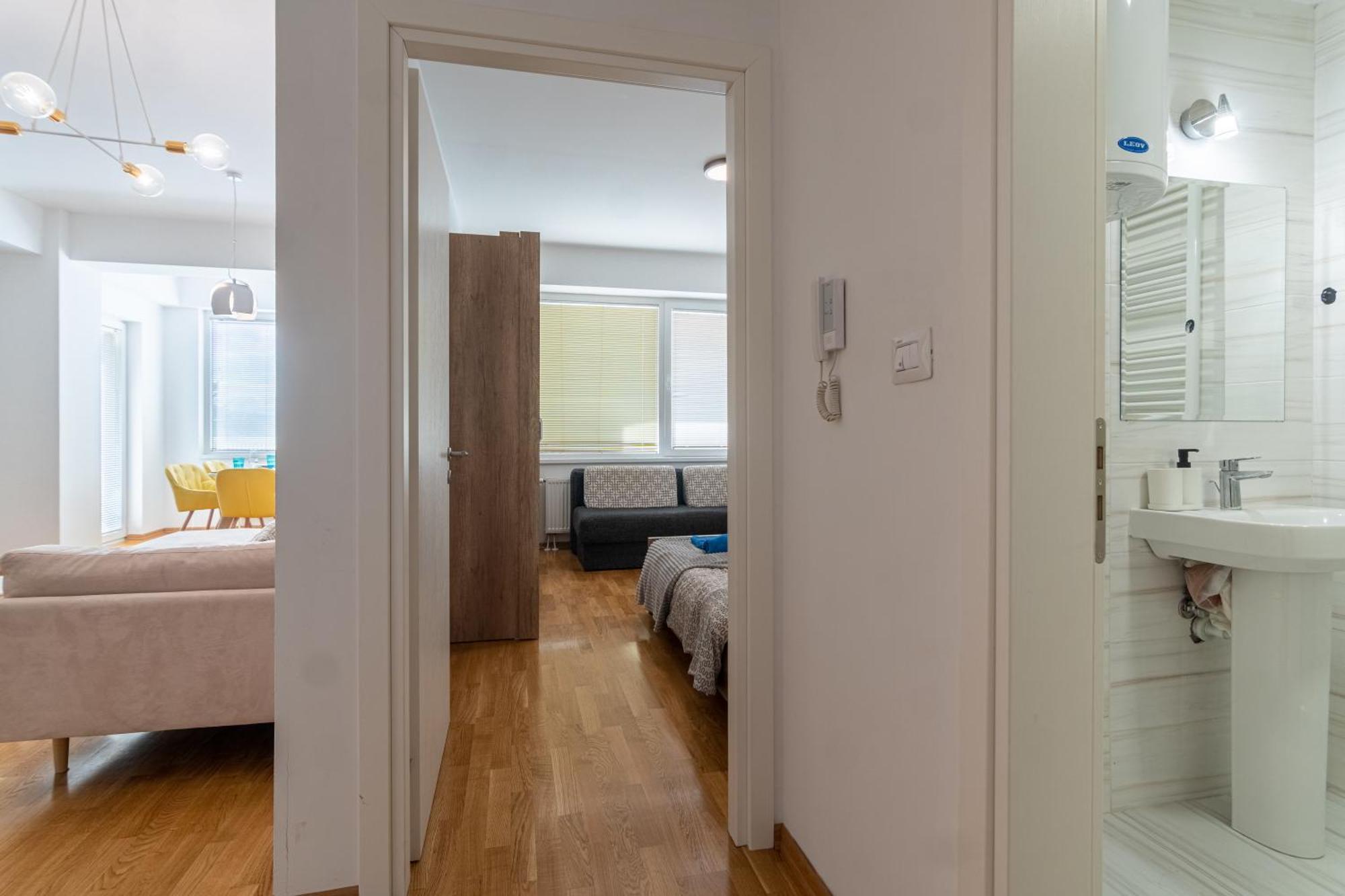 Blue High End Apts By Eluxory *