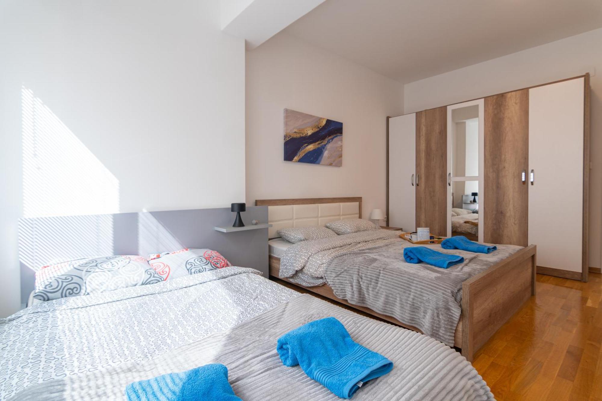 Blue High End Apts By Eluxory Apartment
